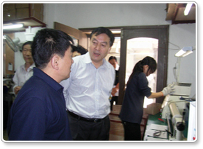 2010年5月上海市普陀区区长来我公司视察指导工作
